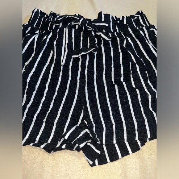 Women’s striped shorts - Picture 5 of 11